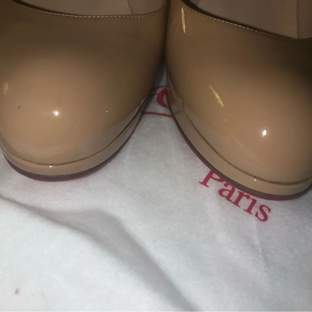 CHRISTIAN LOUBOUTIN
Patent Leather Pumps - Picture 6 of 6